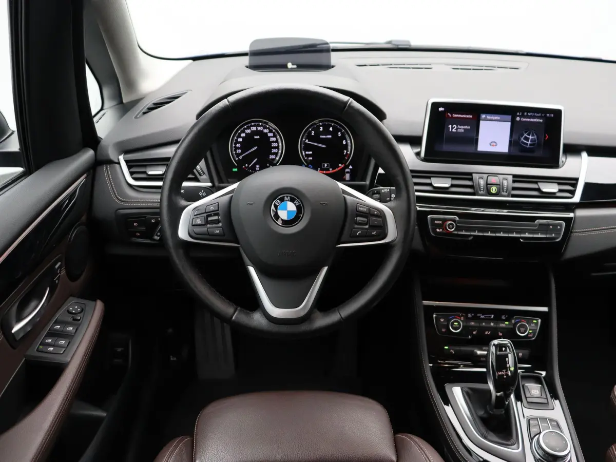 218i Executive | Comfort Pack | Sportline | Stuurwielrand Verwarmd | Head-Up Display | 17''