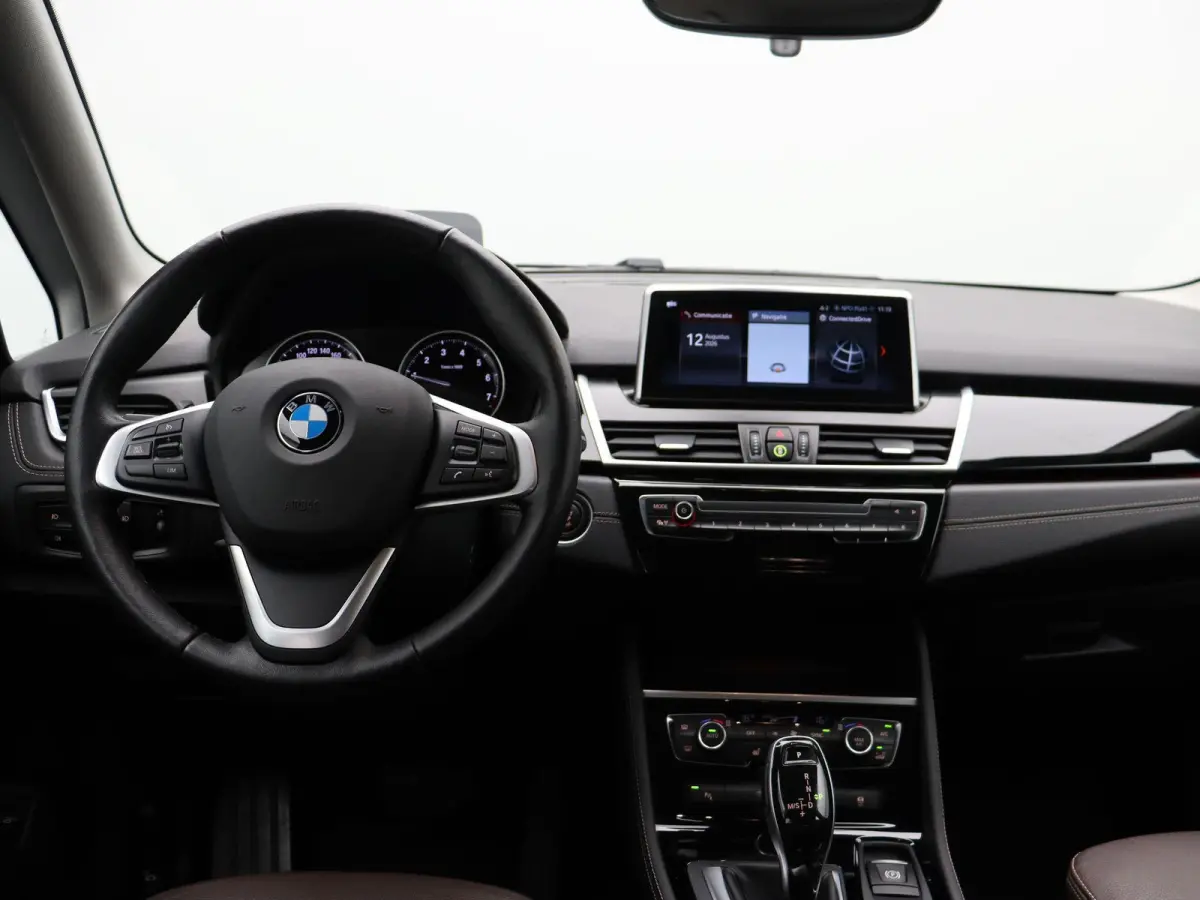 218i Executive | Comfort Pack | Sportline | Stuurwielrand Verwarmd | Head-Up Display | 17''