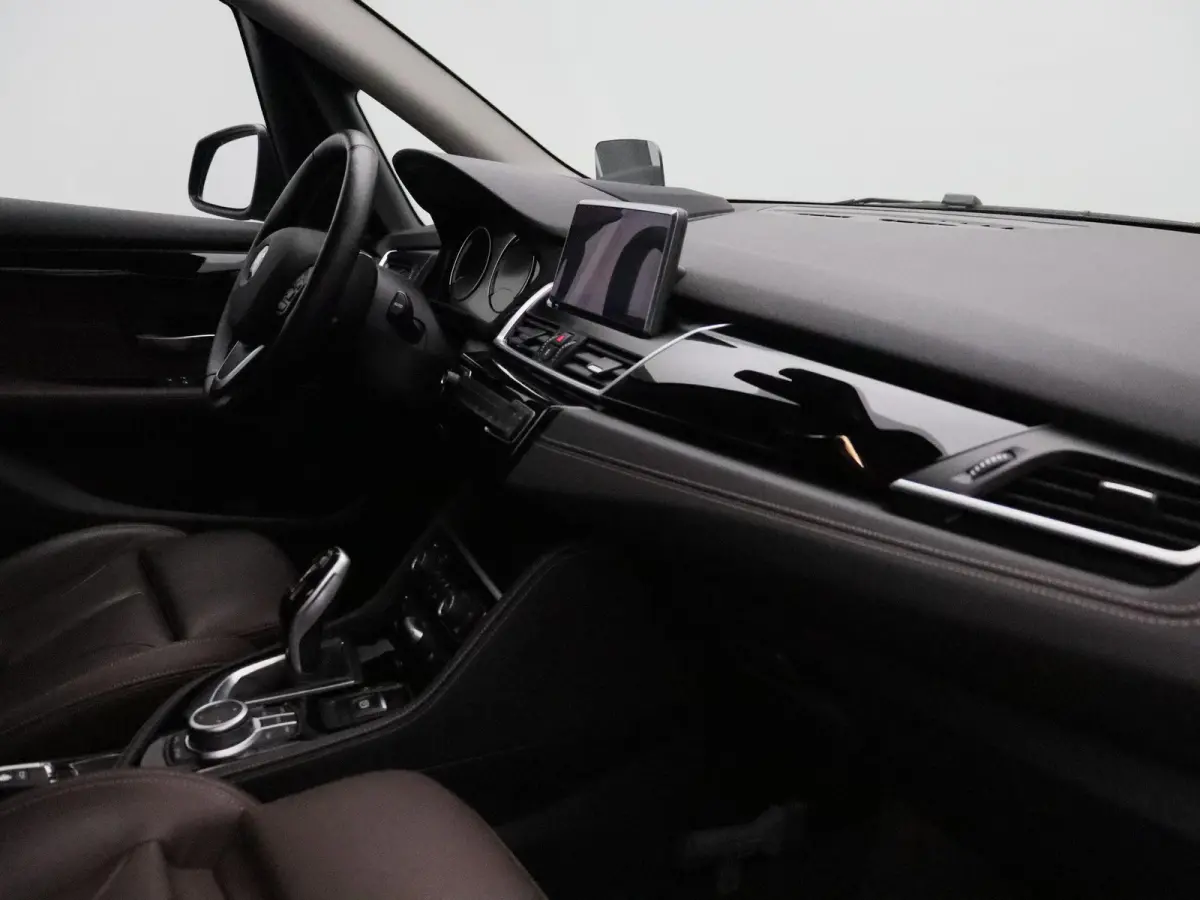 218i Executive | Comfort Pack | Sportline | Stuurwielrand Verwarmd | Head-Up Display | 17''