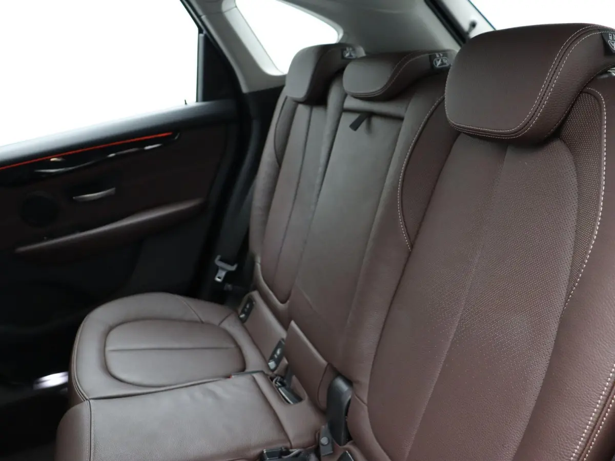 218i Executive | Comfort Pack | Sportline | Stuurwielrand Verwarmd | Head-Up Display | 17''