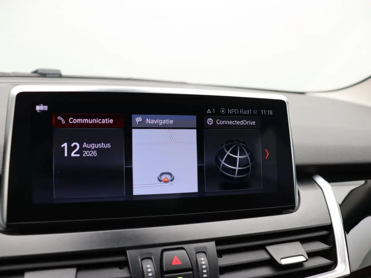 218i Executive | Comfort Pack | Sportline | Stuurwielrand Verwarmd | Head-Up Display | 17''