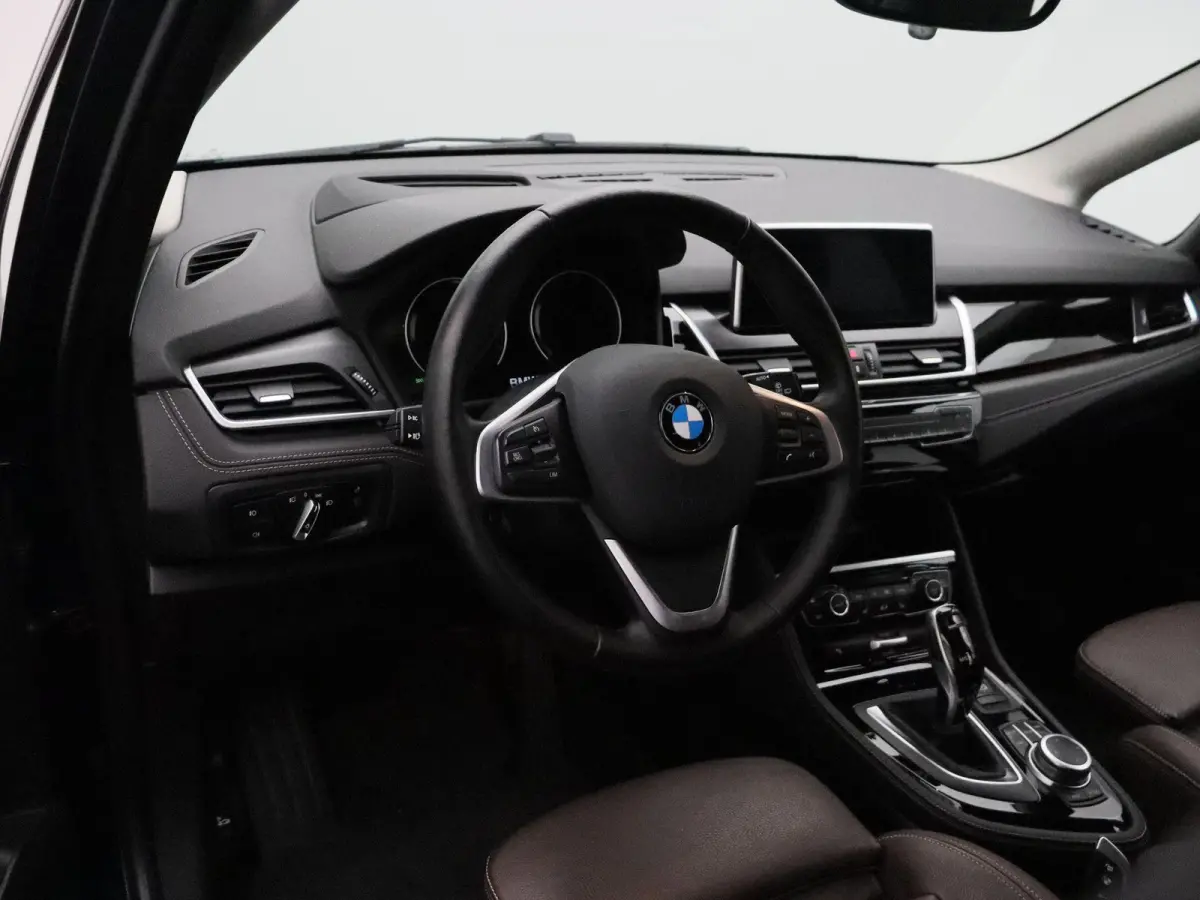 218i Executive | Comfort Pack | Sportline | Stuurwielrand Verwarmd | Head-Up Display | 17''