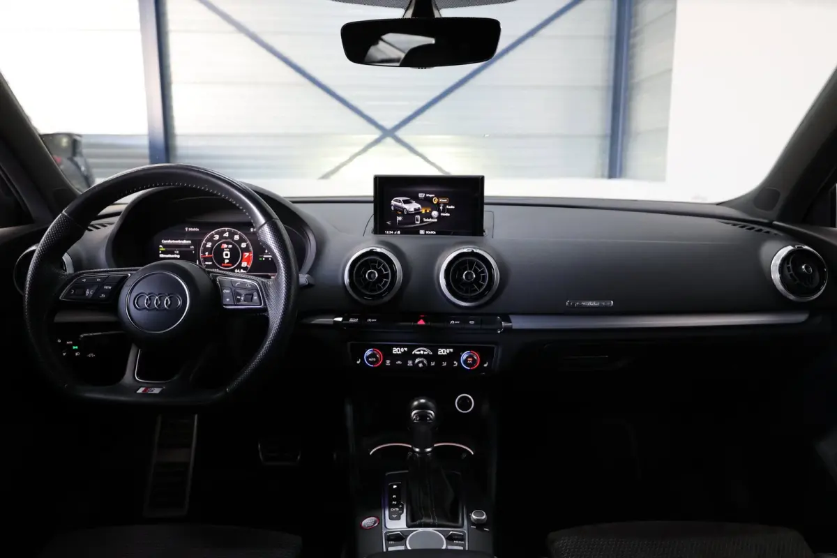 2.0 TFSI S3 360+PK AKRAPOVIC/FACELIFT/VIRTUAL/HALF LEDER+ALCANTARA+S.VERWARMING/CRUISE/ECC/12 MND GARANTIE!