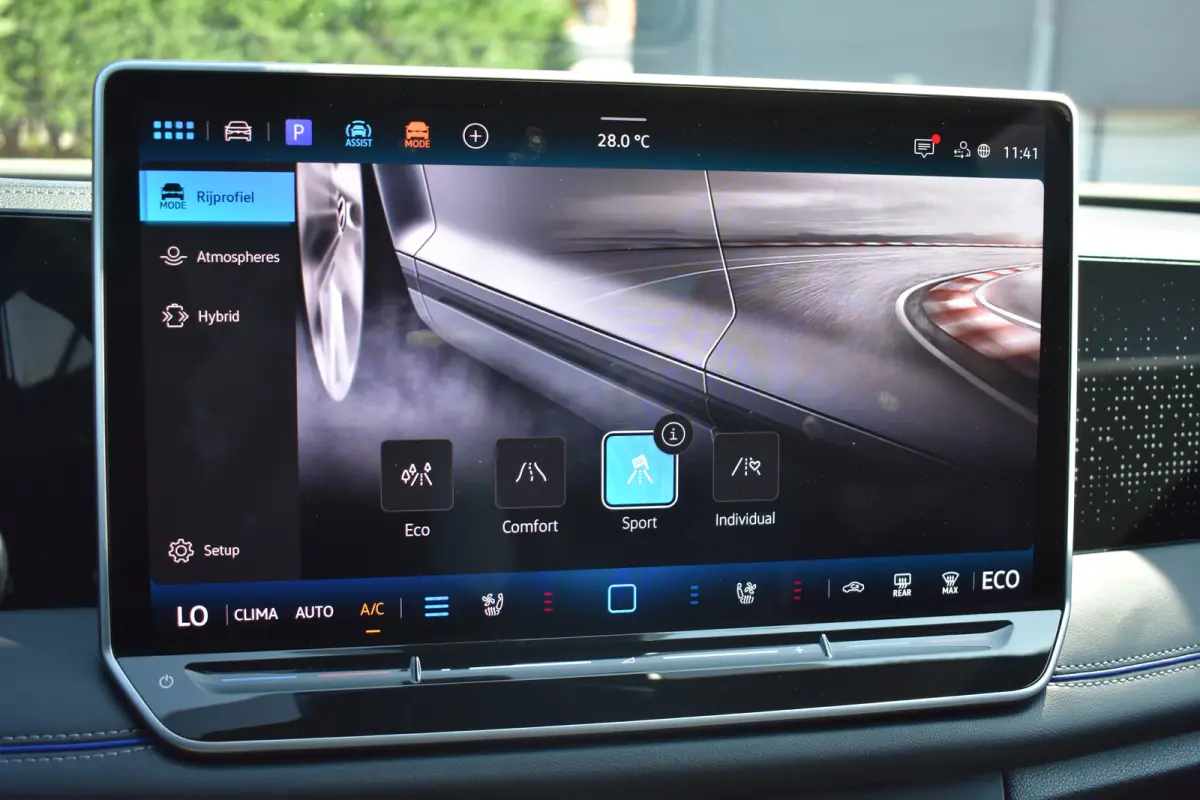 1.5 272PK eHybrid R-Line Edition Assistance Pakket | Comfort Pakket Plus | Interieur Style Pakket | Design Pakket | Schuif-kanteldak | Wegklapbare trekhaak | Head-up display | Harman Kardon 