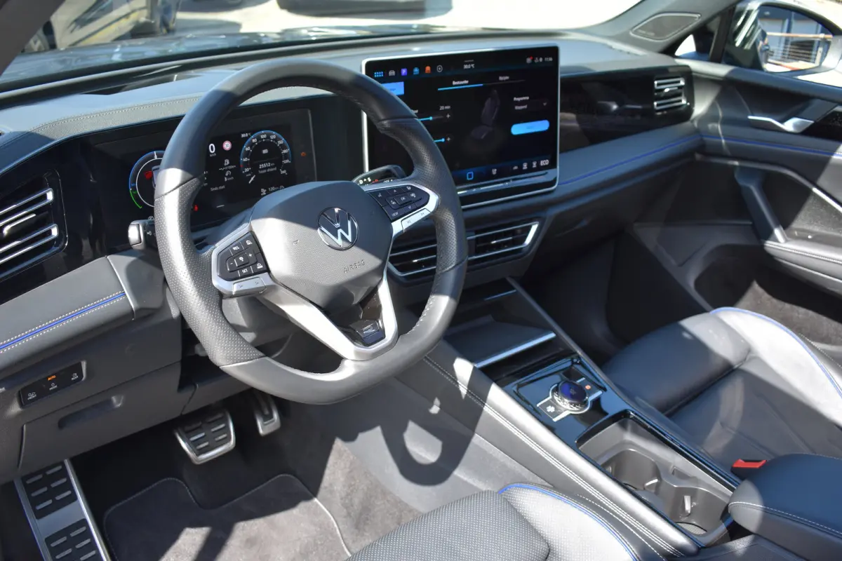 1.5 272PK eHybrid R-Line Edition Assistance Pakket | Comfort Pakket Plus | Interieur Style Pakket | Design Pakket | Schuif-kanteldak | Wegklapbare trekhaak | Head-up display | Harman Kardon 