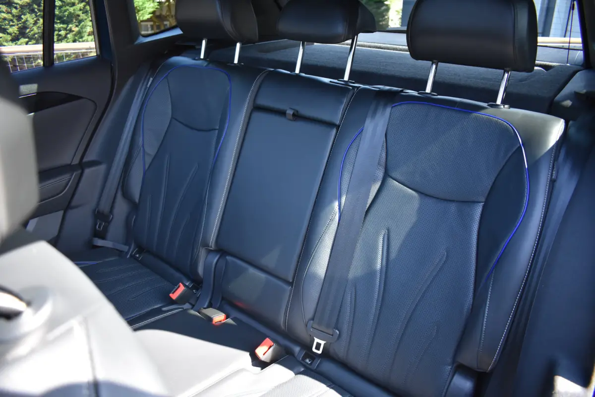 1.5 272PK eHybrid R-Line Edition Assistance Pakket | Comfort Pakket Plus | Interieur Style Pakket | Design Pakket | Schuif-kanteldak | Wegklapbare trekhaak | Head-up display | Harman Kardon 