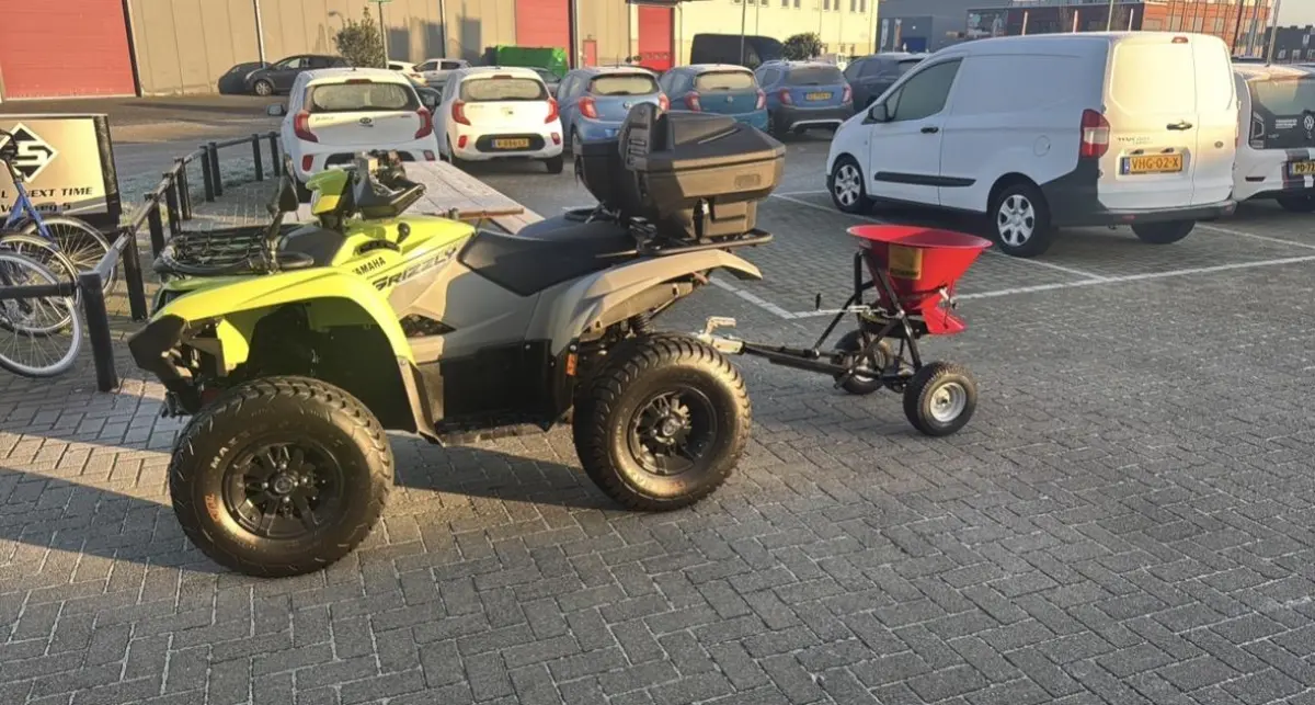 EPS SE Auto-kenteken inclusief strooiwagen en schuiver