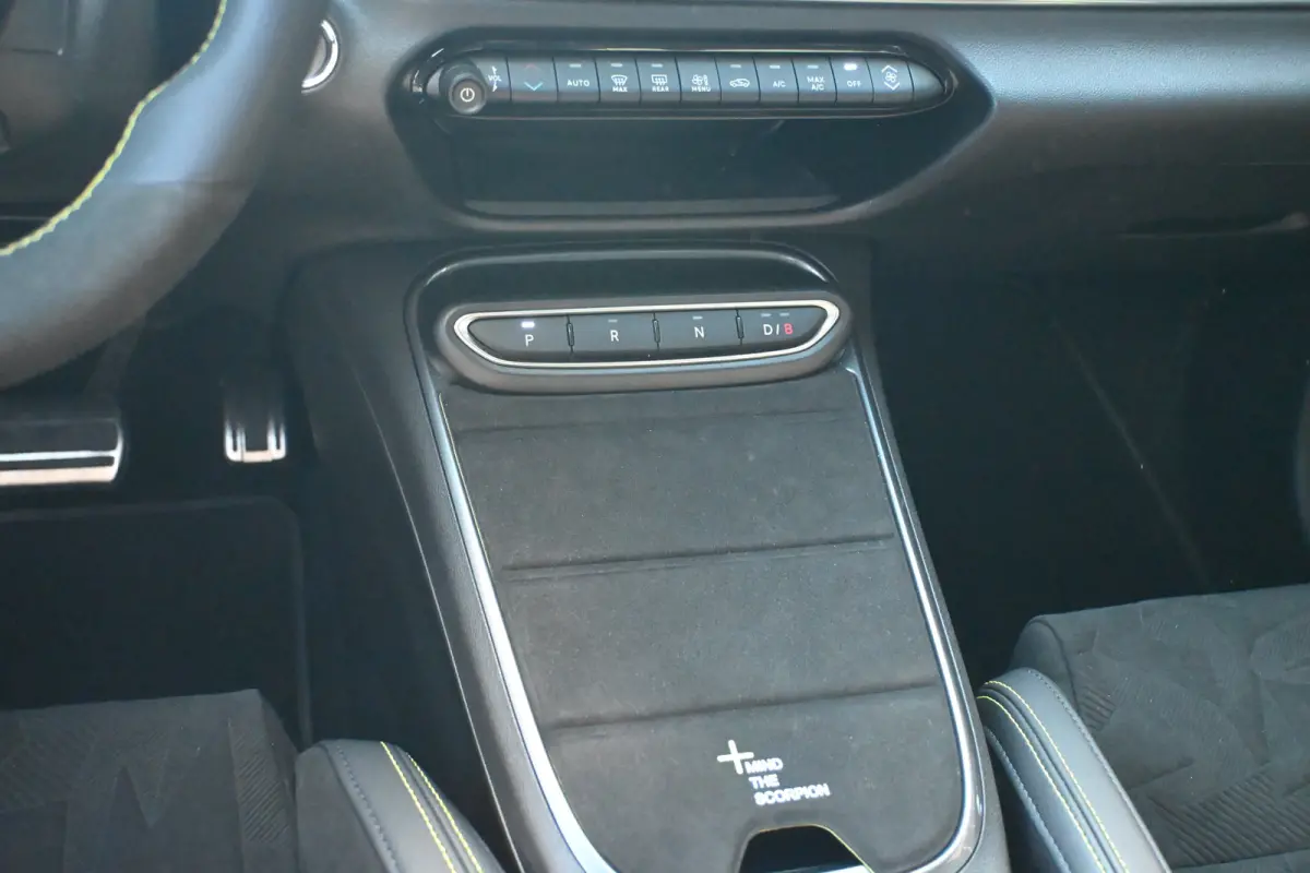 Scorpionissima 54 kWh 240pk Tot 8 Jaar Garantie! | Torson Sperdifferentieel | Sabelt Stoelen | Allseason | Stoelverwarming | Draadloos Apple Carplay & Android Auto | !!