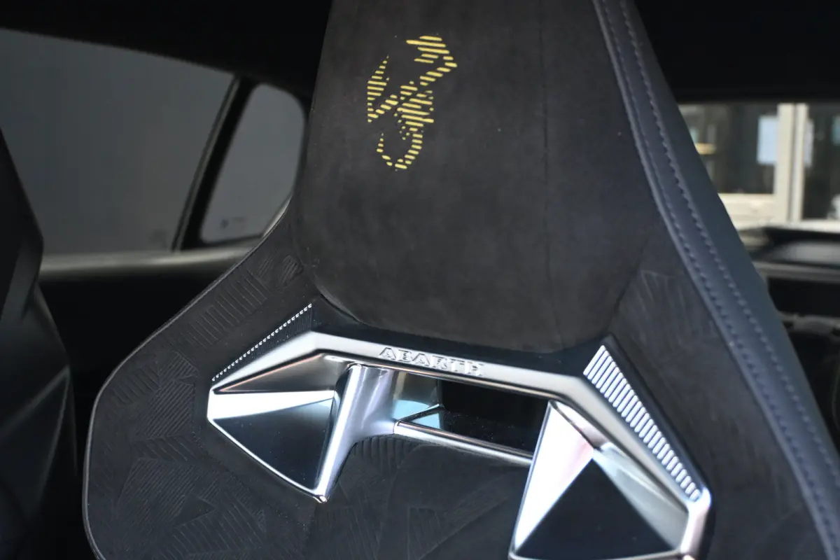 Scorpionissima 54 kWh 240pk Tot 8 Jaar Garantie! | Torson Sperdifferentieel | Sabelt Stoelen | Allseason | Stoelverwarming | Draadloos Apple Carplay & Android Auto | !!