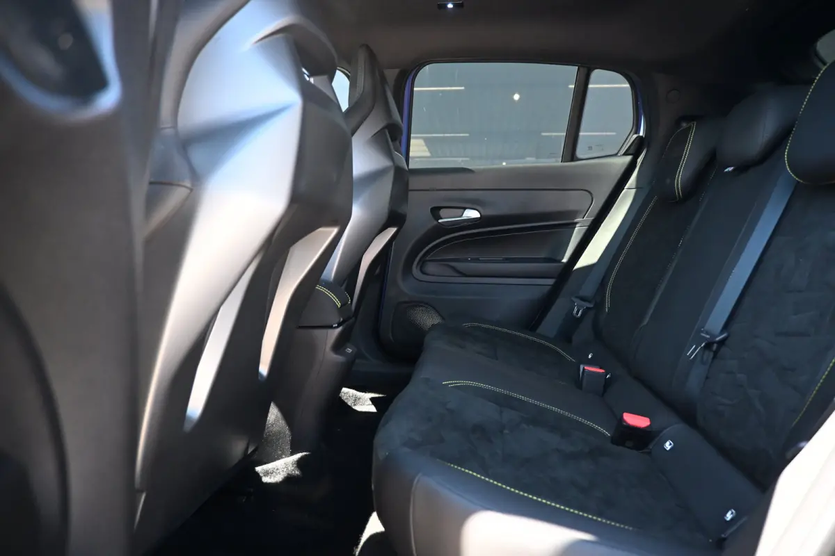 Scorpionissima 54 kWh 240pk Tot 8 Jaar Garantie! | Torson Sperdifferentieel | Sabelt Stoelen | Allseason | Stoelverwarming | Draadloos Apple Carplay & Android Auto | !!