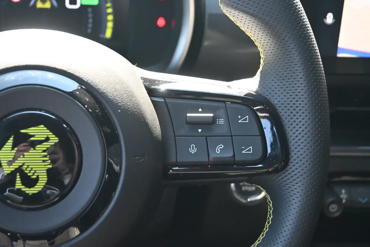 Scorpionissima 54 kWh 240pk Tot 8 Jaar Garantie! | Torson Sperdifferentieel | Sabelt Stoelen | Allseason | Stoelverwarming | Draadloos Apple Carplay & Android Auto | !!