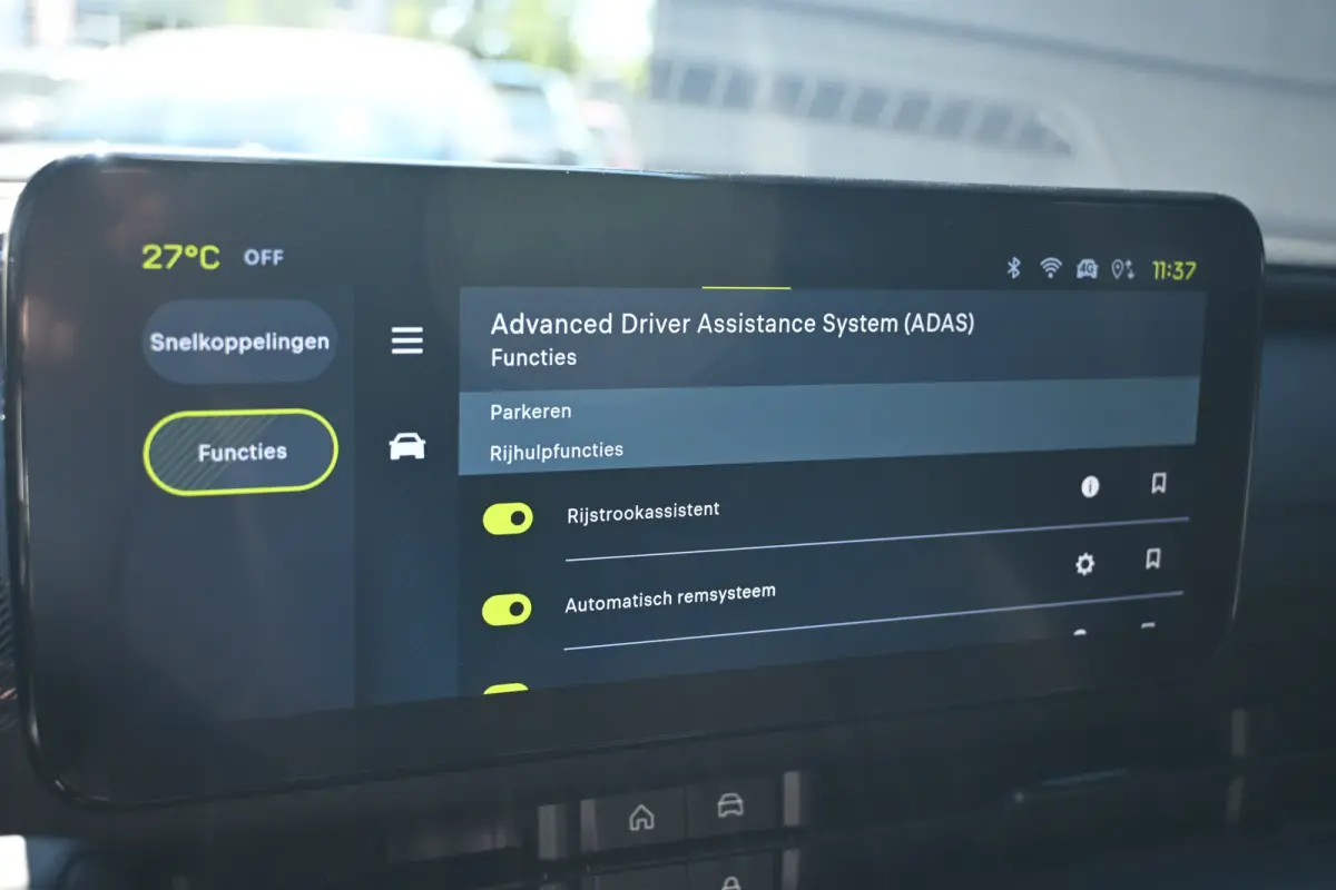 Scorpionissima 54 kWh 240pk Tot 8 Jaar Garantie! | Torson Sperdifferentieel | Sabelt Stoelen | Allseason | Stoelverwarming | Draadloos Apple Carplay & Android Auto | !!