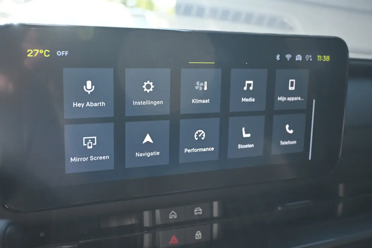 Scorpionissima 54 kWh 240pk Tot 8 Jaar Garantie! | Torson Sperdifferentieel | Sabelt Stoelen | Allseason | Stoelverwarming | Draadloos Apple Carplay & Android Auto | !!