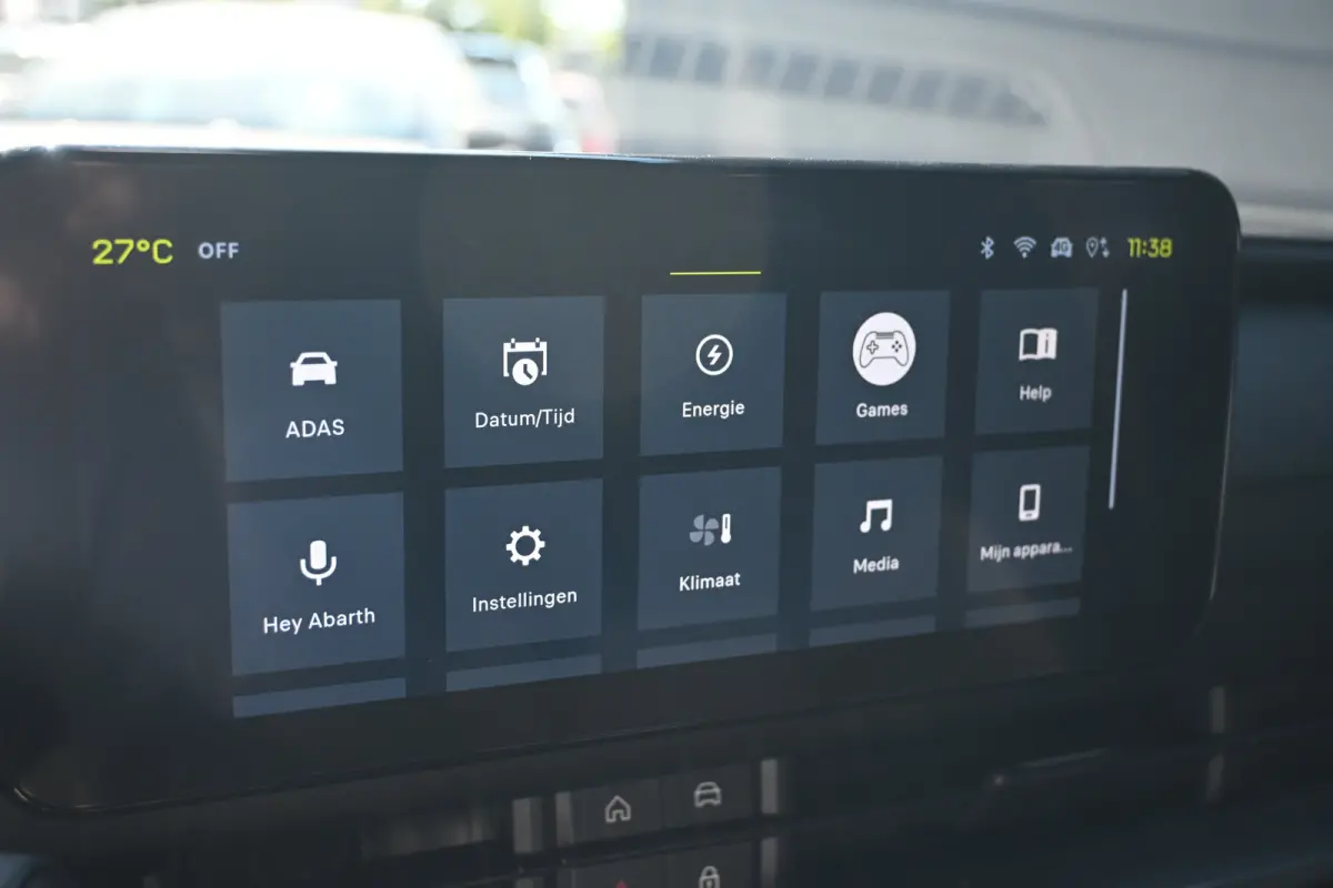 Scorpionissima 54 kWh 240pk Tot 8 Jaar Garantie! | Torson Sperdifferentieel | Sabelt Stoelen | Allseason | Stoelverwarming | Draadloos Apple Carplay & Android Auto | !!