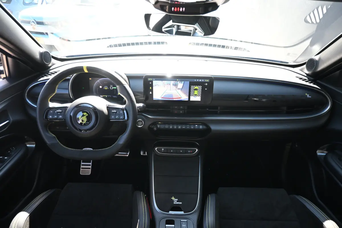 Scorpionissima 54 kWh 240pk Tot 8 Jaar Garantie! | Torson Sperdifferentieel | Sabelt Stoelen | Allseason | Stoelverwarming | Draadloos Apple Carplay & Android Auto | !!