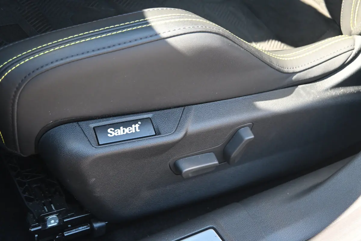 Scorpionissima 54 kWh 240pk Tot 8 Jaar Garantie! | Torson Sperdifferentieel | Sabelt Stoelen | Allseason | Stoelverwarming | Draadloos Apple Carplay & Android Auto | !!