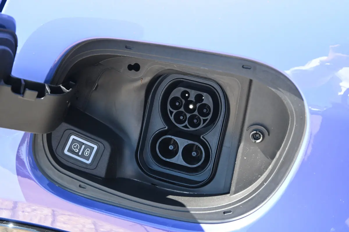 Scorpionissima 54 kWh 240pk Tot 8 Jaar Garantie! | Torson Sperdifferentieel | Sabelt Stoelen | Allseason | Stoelverwarming | Draadloos Apple Carplay & Android Auto | !!