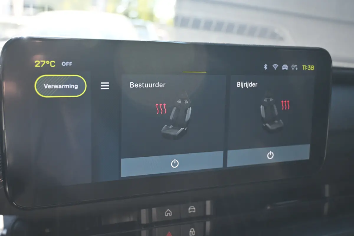 Scorpionissima 54 kWh 240pk Tot 8 Jaar Garantie! | Torson Sperdifferentieel | Sabelt Stoelen | Allseason | Stoelverwarming | Draadloos Apple Carplay & Android Auto | !!