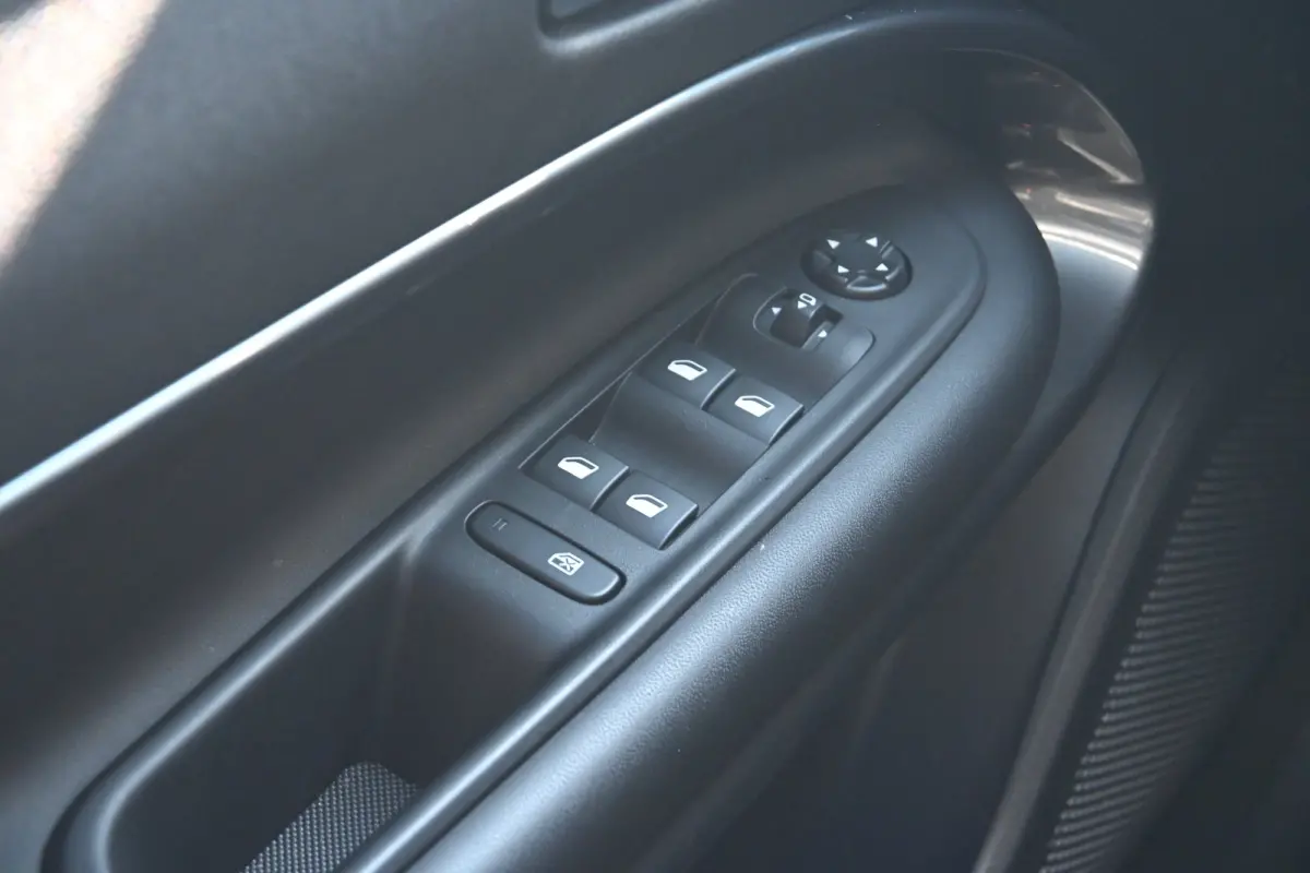 Scorpionissima 54 kWh 240pk Tot 8 Jaar Garantie! | Torson Sperdifferentieel | Sabelt Stoelen | Allseason | Stoelverwarming | Draadloos Apple Carplay & Android Auto | !!