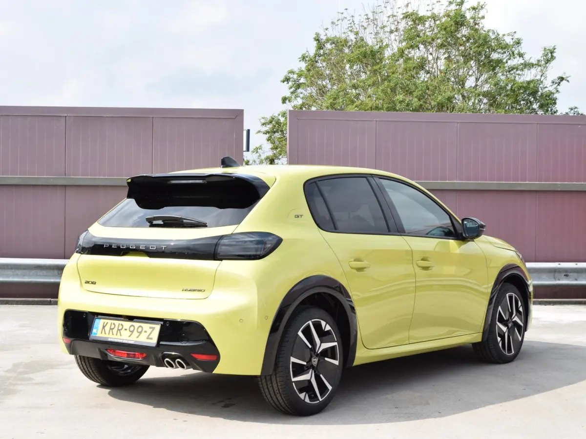 1.2 Hybrid 145 e-DCS6 GT | 145 PK | Drive Assist Plus Pack | Navigation Pack | Vision Pack
