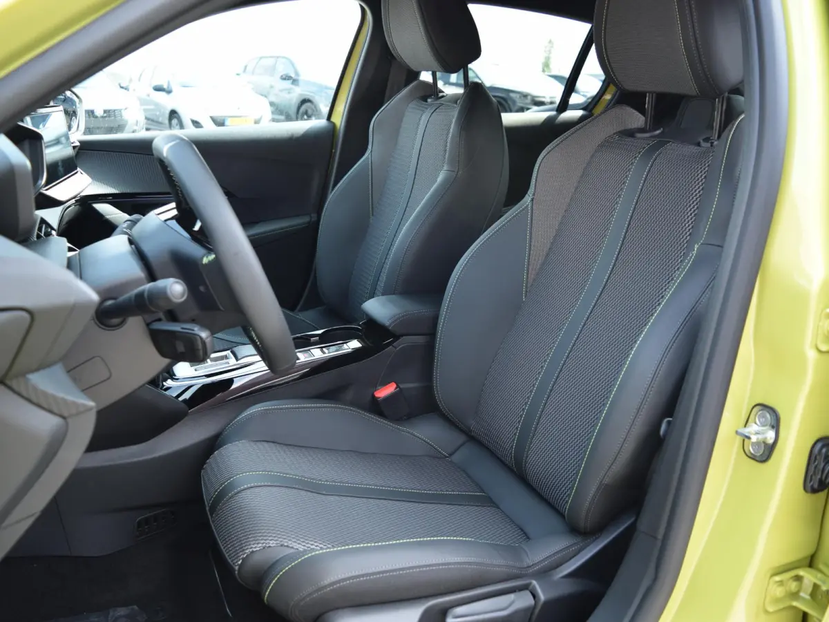 1.2 Hybrid 145 e-DCS6 GT | 145 PK | Drive Assist Plus Pack | Navigation Pack | Vision Pack