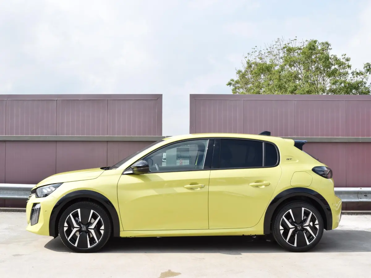 1.2 Hybrid 145 e-DCS6 GT | 145 PK | Drive Assist Plus Pack | Navigation Pack | Vision Pack