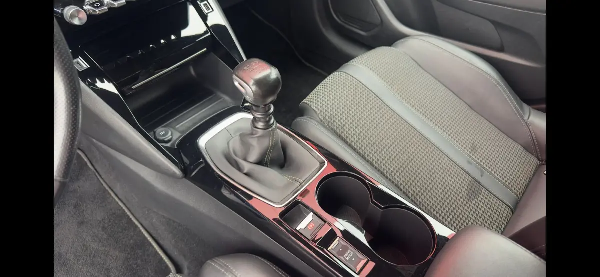 1.2 PureTech GT | Cruise Control | Climate Control | Achteruitrij Camera | Parkeersensoren Voor en Achter | Apple Carplay / Android Auto | Achteruitrijcamera | Android Auto | Apple CarPlay