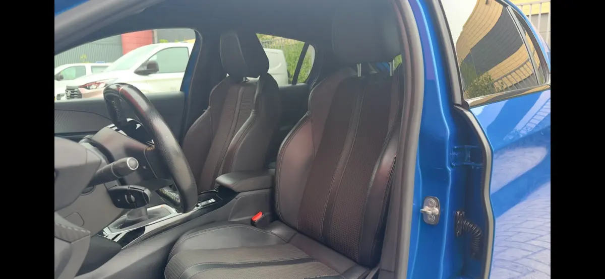1.2 PureTech GT | Cruise Control | Climate Control | Achteruitrij Camera | Parkeersensoren Voor en Achter | Apple Carplay / Android Auto | Achteruitrijcamera | Android Auto | Apple CarPlay