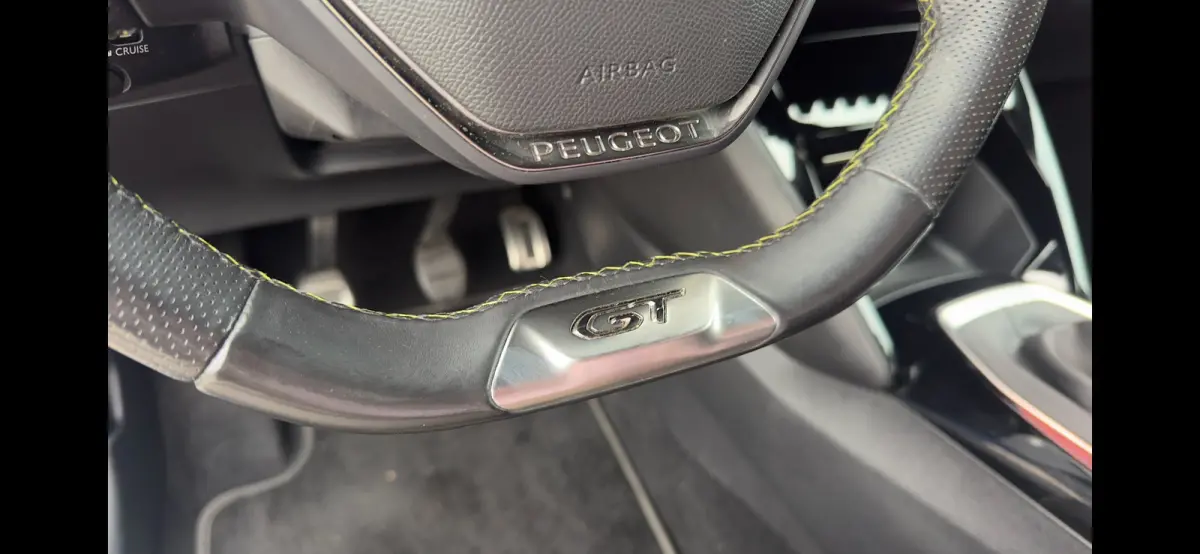 1.2 PureTech GT | Cruise Control | Climate Control | Achteruitrij Camera | Parkeersensoren Voor en Achter | Apple Carplay / Android Auto | Achteruitrijcamera | Android Auto | Apple CarPlay