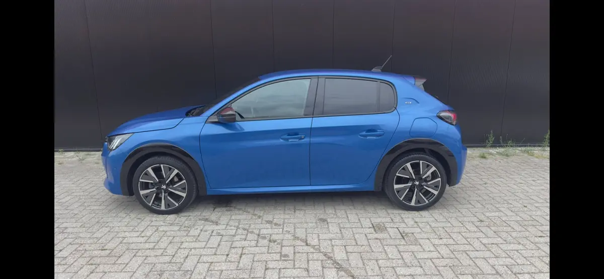 1.2 PureTech GT | Cruise Control | Climate Control | Achteruitrij Camera | Parkeersensoren Voor en Achter | Apple Carplay / Android Auto | Achteruitrijcamera | Android Auto | Apple CarPlay