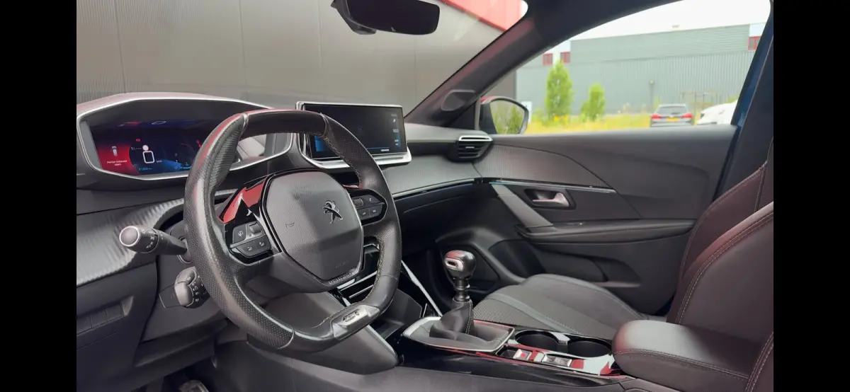 1.2 PureTech GT | Cruise Control | Climate Control | Achteruitrij Camera | Parkeersensoren Voor en Achter | Apple Carplay / Android Auto | Achteruitrijcamera | Android Auto | Apple CarPlay