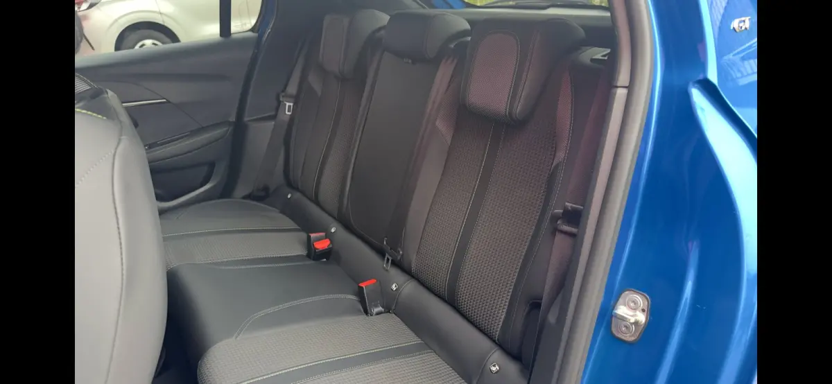 1.2 PureTech GT | Cruise Control | Climate Control | Achteruitrij Camera | Parkeersensoren Voor en Achter | Apple Carplay / Android Auto | Achteruitrijcamera | Android Auto | Apple CarPlay