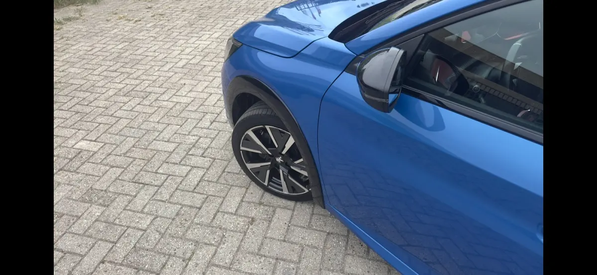 1.2 PureTech GT | Cruise Control | Climate Control | Achteruitrij Camera | Parkeersensoren Voor en Achter | Apple Carplay / Android Auto | Achteruitrijcamera | Android Auto | Apple CarPlay
