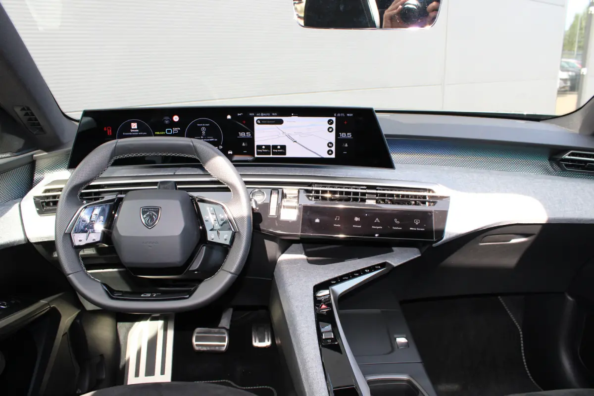 1.6 plug-in Hybrid 195 GT Automaat | Panorama/schuifdak | Luxe stoelen | Massage | Focal | Alcantara | Trekhaak