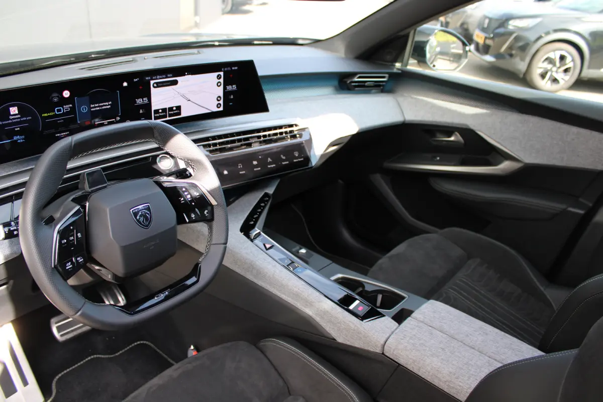 1.6 plug-in Hybrid 195 GT Automaat | Panorama/schuifdak | Luxe stoelen | Massage | Focal | Alcantara | Trekhaak
