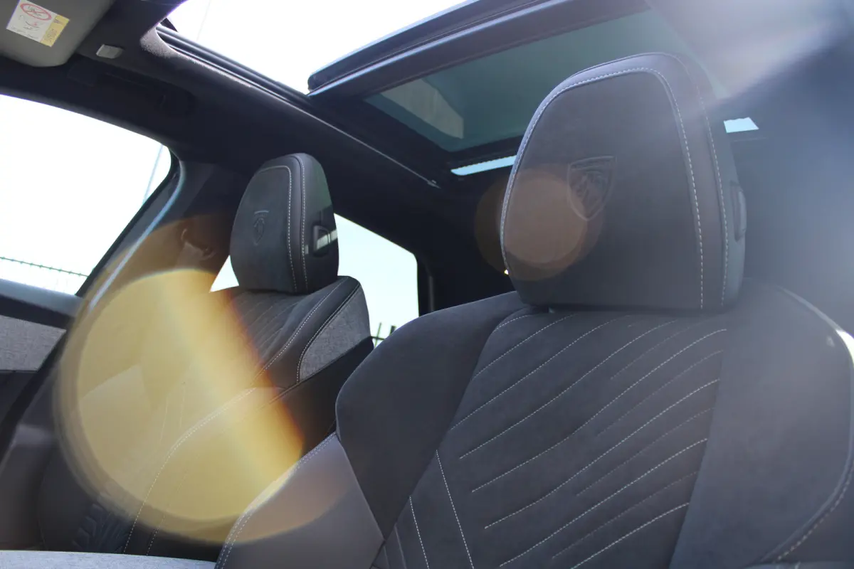 1.6 plug-in Hybrid 195 GT Automaat | Panorama/schuifdak | Luxe stoelen | Massage | Focal | Alcantara | Trekhaak