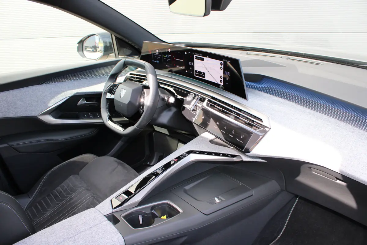 1.6 plug-in Hybrid 195 GT Automaat | Panorama/schuifdak | Luxe stoelen | Massage | Focal | Alcantara | Trekhaak