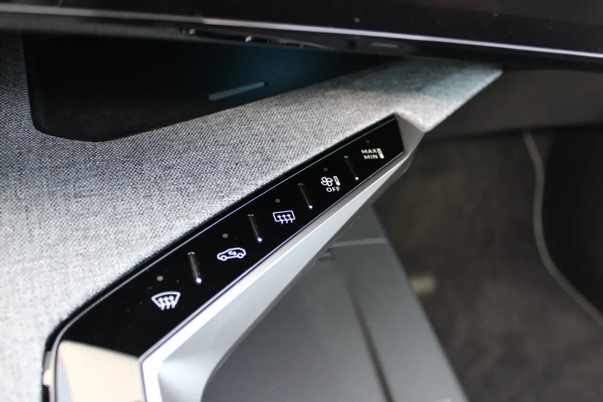 1.6 plug-in Hybrid 195 GT Automaat | Panorama/schuifdak | Luxe stoelen | Massage | Focal | Alcantara | Trekhaak