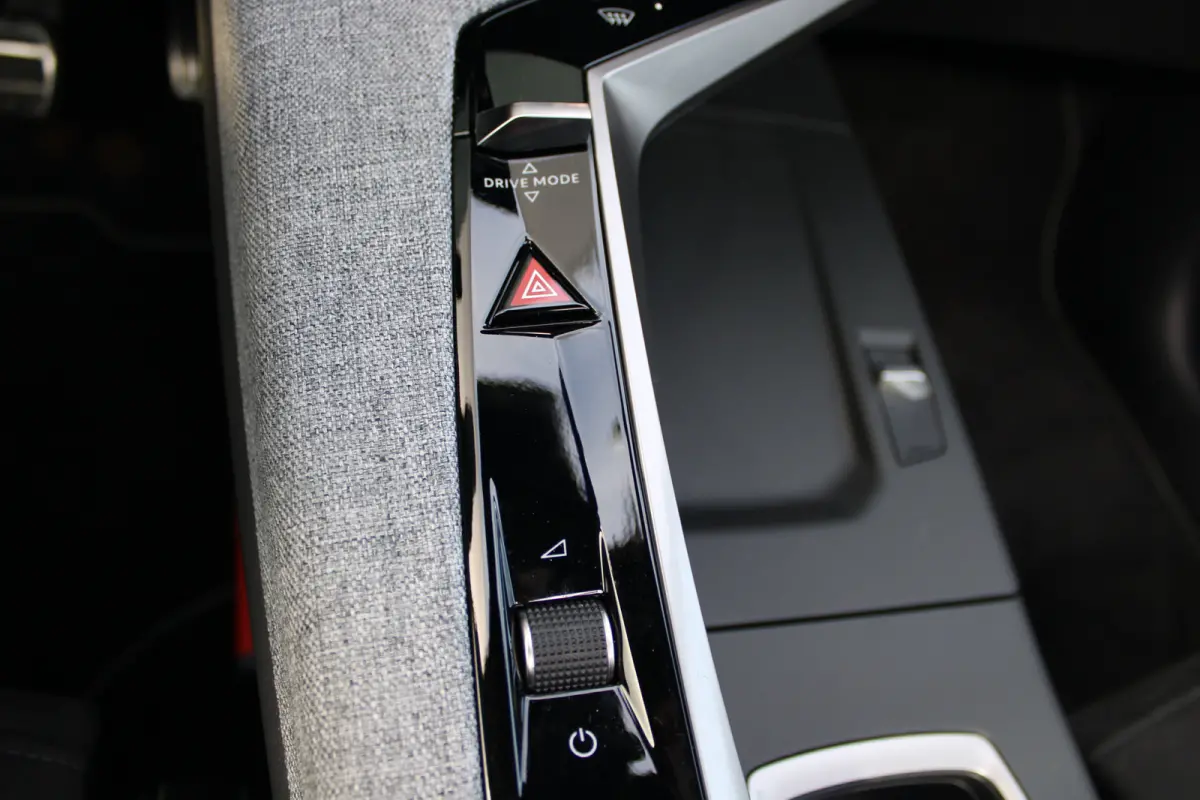 1.6 plug-in Hybrid 195 GT Automaat | Panorama/schuifdak | Luxe stoelen | Massage | Focal | Alcantara | Trekhaak