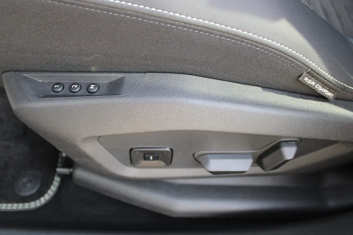 1.6 plug-in Hybrid 195 GT Automaat | Panorama/schuifdak | Luxe stoelen | Massage | Focal | Alcantara | Trekhaak