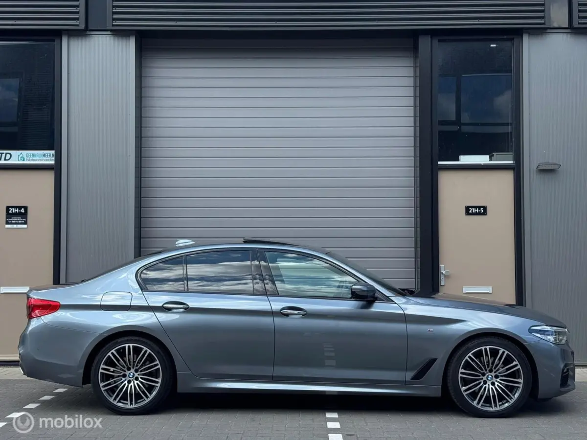 520d High Executive / Pano / 19 inch / head-up / camera / automaat / Dealeronderhouden