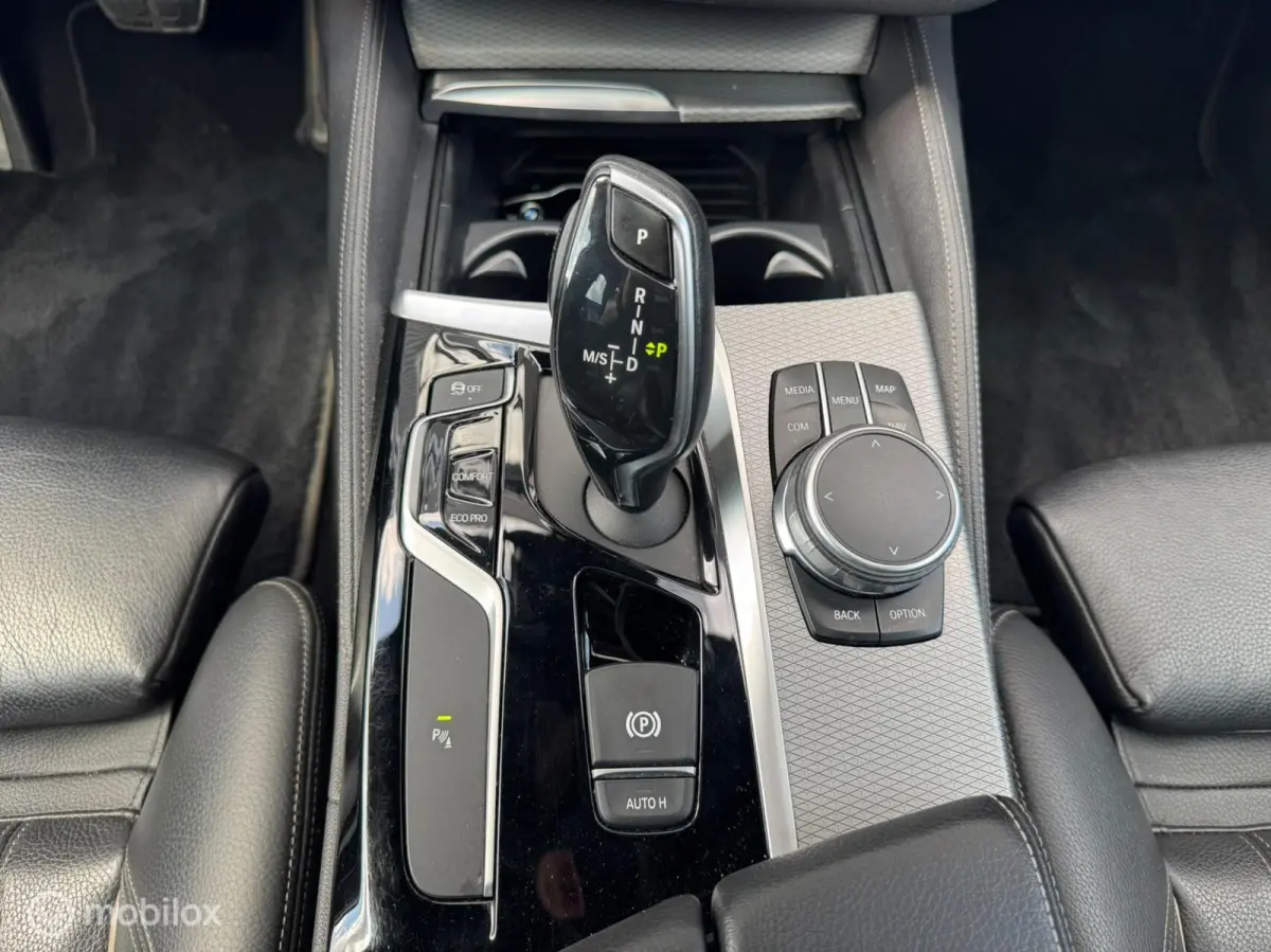 520d High Executive / Pano / 19 inch / head-up / camera / automaat / Dealeronderhouden
