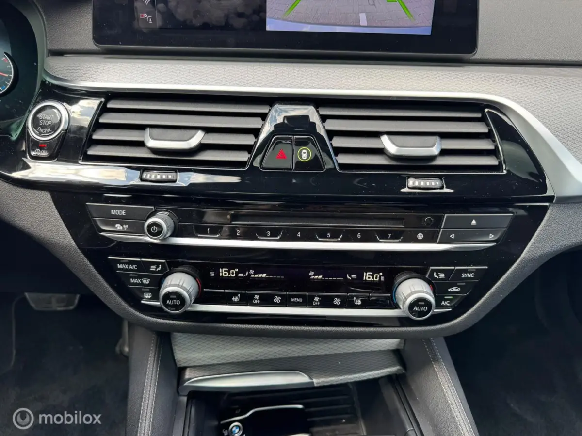 520d High Executive / Pano / 19 inch / head-up / camera / automaat / Dealeronderhouden