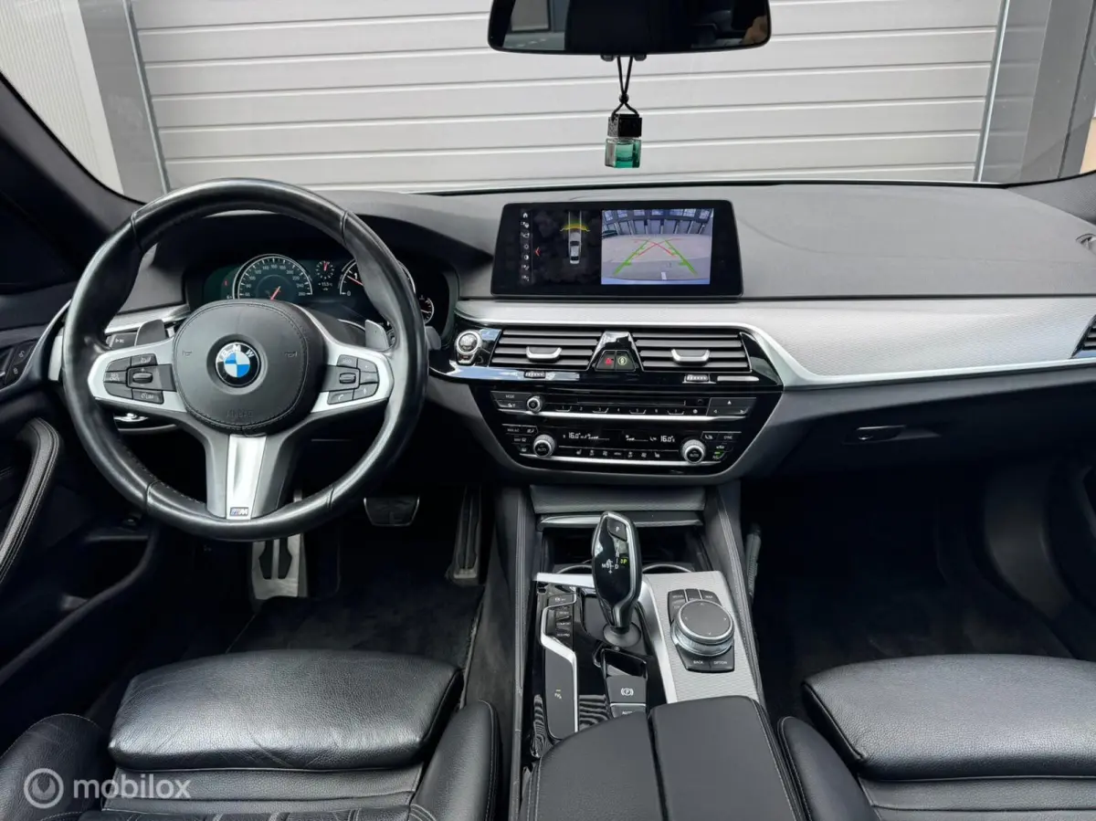 520d High Executive / Pano / 19 inch / head-up / camera / automaat / Dealeronderhouden