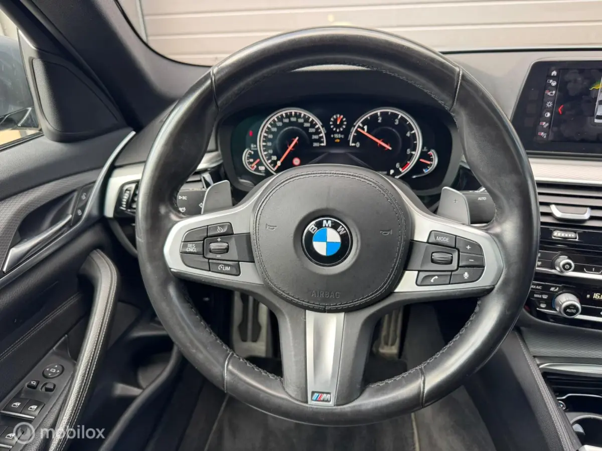 520d High Executive / Pano / 19 inch / head-up / camera / automaat / Dealeronderhouden
