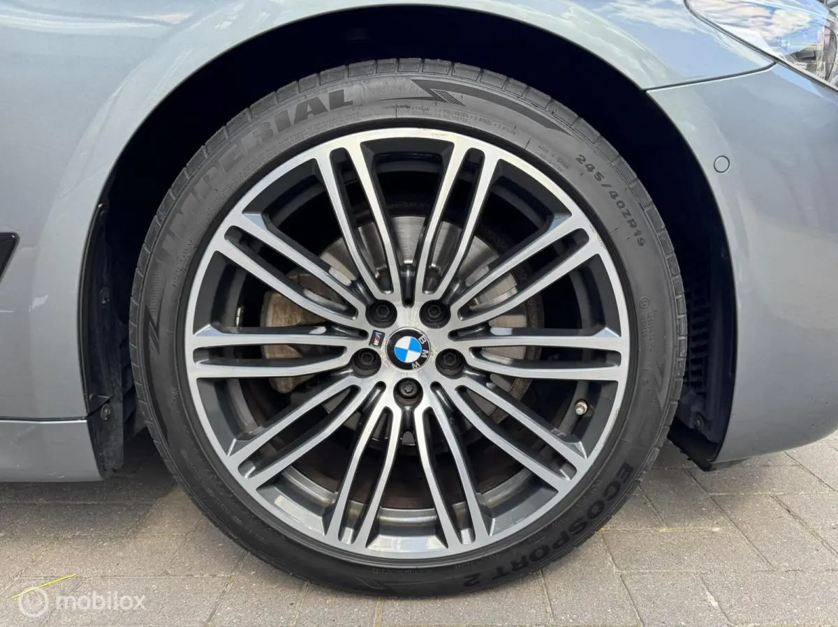 520d High Executive / Pano / 19 inch / head-up / camera / automaat / Dealeronderhouden