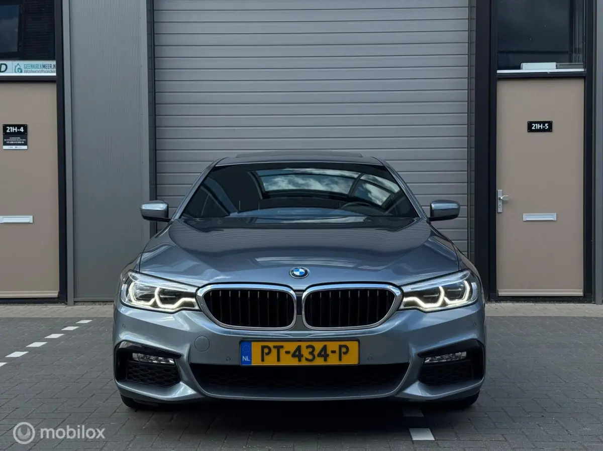 520d High Executive / Pano / 19 inch / head-up / camera / automaat / Dealeronderhouden