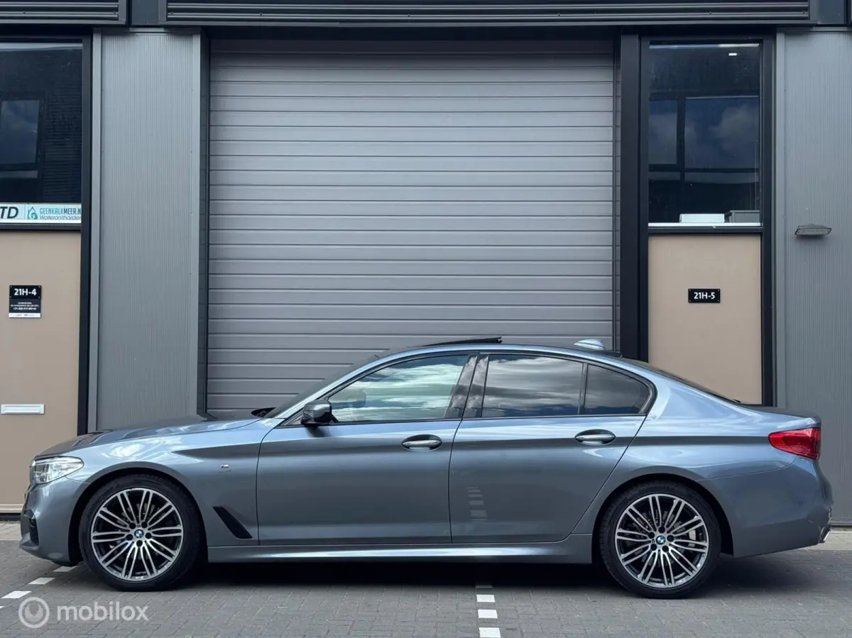 520d High Executive / Pano / 19 inch / head-up / camera / automaat / Dealeronderhouden