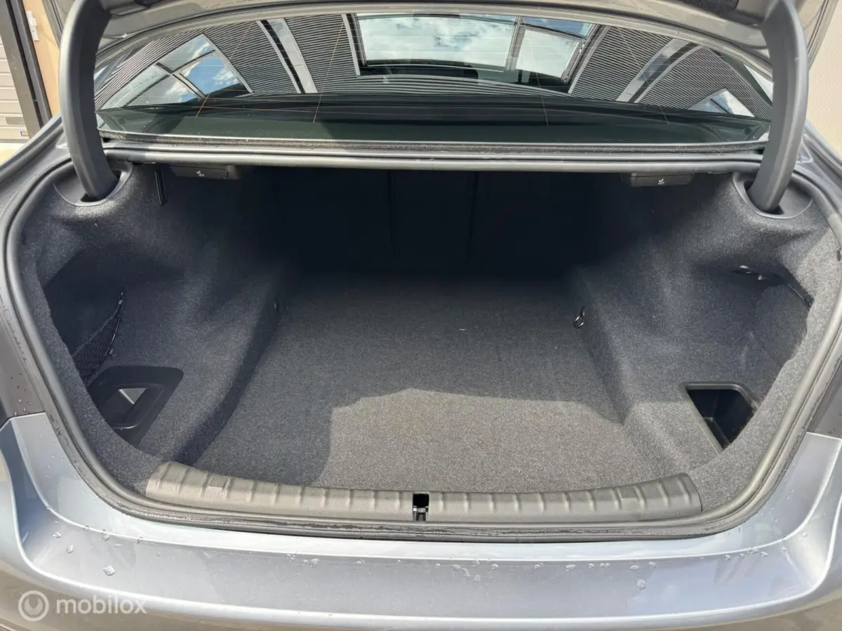 520d High Executive / Pano / 19 inch / head-up / camera / automaat / Dealeronderhouden
