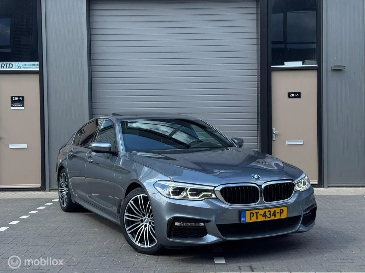 520d High Executive / Pano / 19 inch / head-up / camera / automaat / Dealeronderhouden